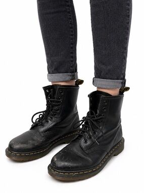 Size 7 (EU 38) Dr. Martens 1460 Women’s Black Leather Combat Boots Classic